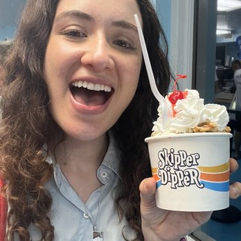 Skipper Dipper - Vanilla PB sundae delivered while I waited on line - Ice Cream & Frozen Yogurt Near Me - Long Beach Township, New Jersey
