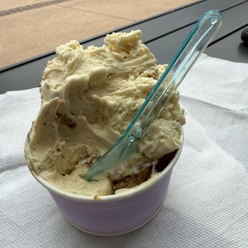 Gelato LaCarraia - Vanilla pecan - Desserts Near Me - Orlando, Florida