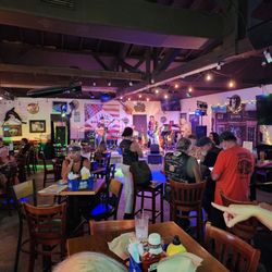 Willy's Bar & Grill