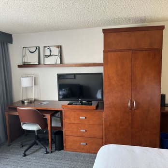 Courtyard by Marriott Anchorage Airport - King suite overview photos - Hotels Near Me - Anchorage, Alaska Courtyard by Marriott Anchorage Airport - King suite overview photos - Hotels Near Me - Anchorage, Alaska