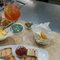 Malaga di Dell'aguzzo Giuseppe e F.lli - aperl spritz kommt direkt mit beilagen