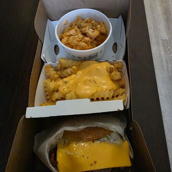 Shake Shack Canal Place - Full order - Fast Food Near Me - New Orleans, Louisiana Shake Shack Canal Place - Full order - Fast Food Near Me - New Orleans, Louisiana
