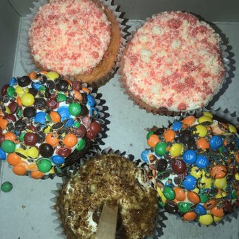 Big Ants Bakery - Basic Overpriced Boxed Muffins - Desserts Near Me