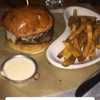 Leon's Full Service - Fondue sauce for fries - Gastropubs Near Me - Decatur, Georgia