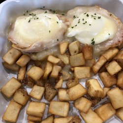Phil's Restaurant - Eggs benny