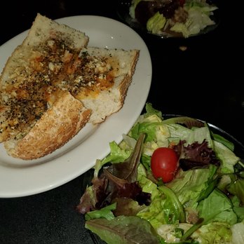 Joe Willy's Seafood House - Garlic bread & salad - Seafood Near Me - Wappingers Falls, New York