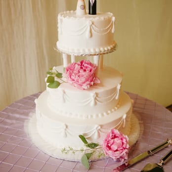 My Wedding Sense - Plain cake decorate with peonies & cake toppers by Mrs. Baek. - Wedding Planning Near Me My Wedding Sense - Plain cake decorate with peonies & cake toppers by Mrs. Baek. - Wedding Planning Near Me