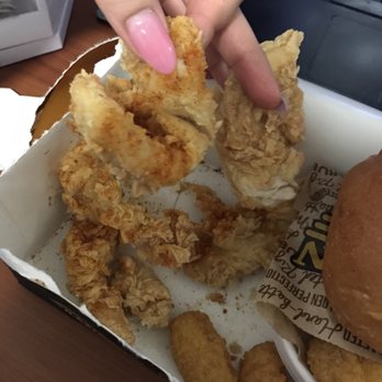 Golden Chick - I paid $8 for these "nuggets" lol - Fast Food Near Me - Garland, Texas