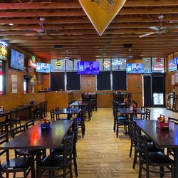 Jethro's BBQ LakeHouse - Inside