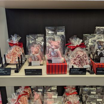 Läderach - Valentine collection - Chocolatiers & Shops Near Me - Rosemont, Illinois Läderach - Valentine collection - Chocolatiers & Shops Near Me - Rosemont, Illinois