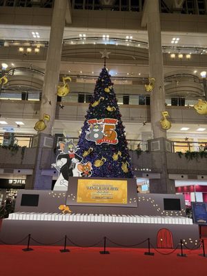 Yokohama Landmark Tower by null