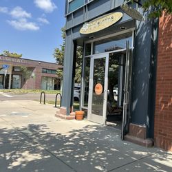 Front entrance on east Pearl