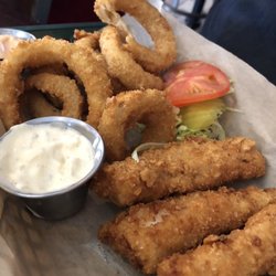 Willy B's Burgers & Pizza New Braunfels - Fried Fish & Homeade Onion rings- sooooo good!!