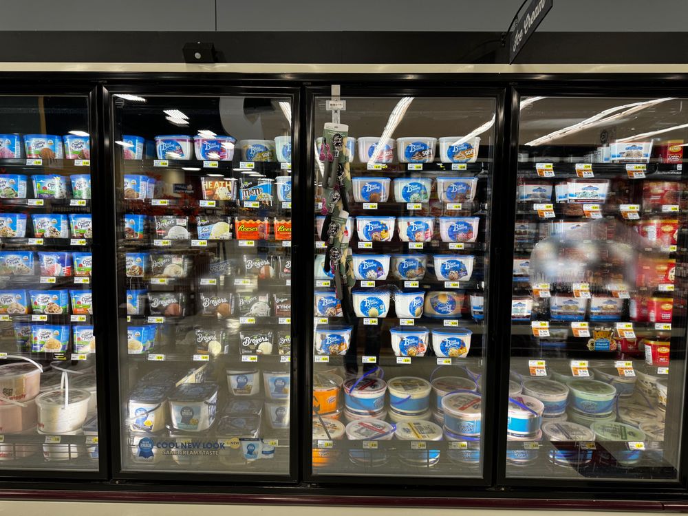 Laatsch's Piggly Wiggly Logo