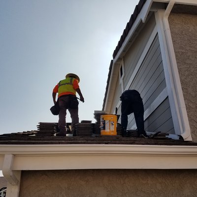 Oscar's Roofing Logo