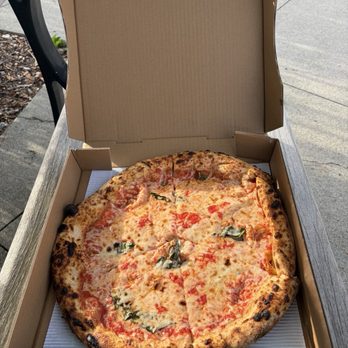 L’Onore Pizza - Pizza Near Me - New Westminster, British Columbia