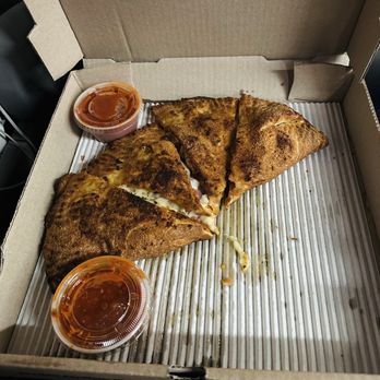 Zeppe's Pizzeria - Zeppe Calzone - Pizza Near Me - Chagrin Falls, Ohio Zeppe's Pizzeria - Zeppe Calzone - Pizza Near Me - Chagrin Falls, Ohio