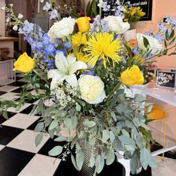 Late Bloomer Flower Shoppe - Last-minute sympathy arrangement, ordered, arranged and delivered in less than 2 hours.l - Florists Near Me - Panama City, Florida Late Bloomer Flower Shoppe - Last-minute sympathy arrangement, ordered, arranged and delivered in less than 2 hours.l - Florists Near Me - Panama City, Florida