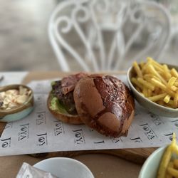 Joya Del Mar - Hamburger