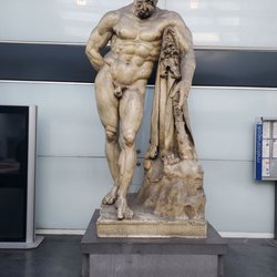 Stazione Museo - Metro Linea 1 - Reproduction of "Hercules at Rest" greats you at Museo