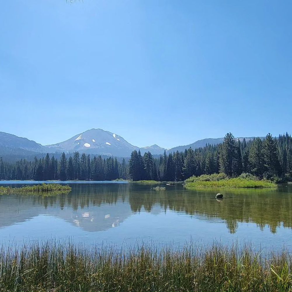 Manzanita Lake loop - Manzanita Lake - Hiking Near Me