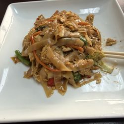 Drunken noodles with chicken