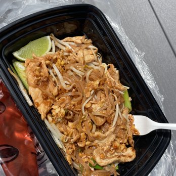 Larb Thai Restaurant - Cocktail Bars Near Me - Brunswick, Ohio