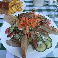 Am Holztor - Rump Steak Salad with Yogurt Dressing