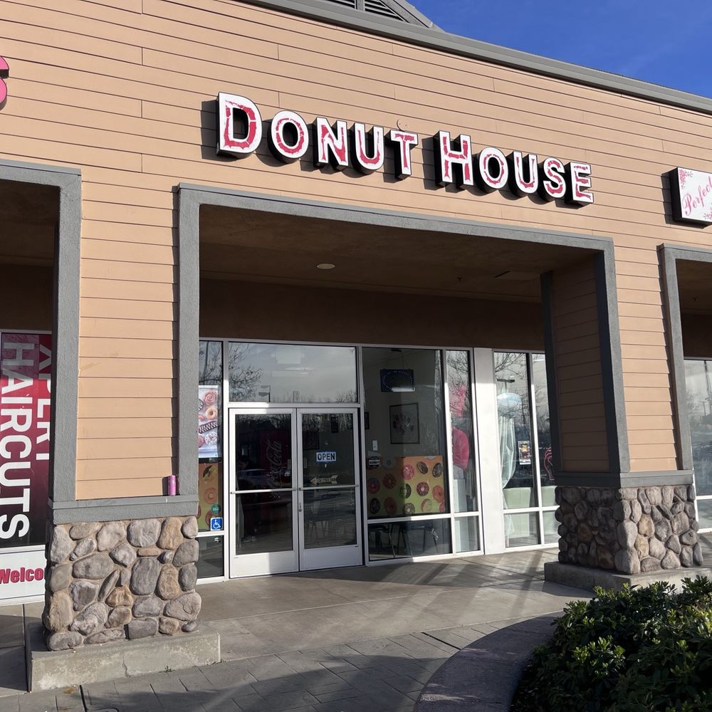 Donut House - Outside - Donuts Near Me - Redding, California Donut House - Outside - Donuts Near Me - Redding, California