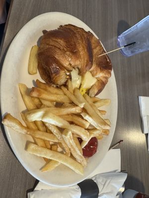 Colonial Diner by null