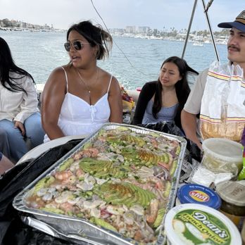 Mariscos El Moreno - Charola super mixta con callo salsa verde - Seafood Near Me - Lynwood, California Mariscos El Moreno - Charola super mixta con callo salsa verde - Seafood Near Me - Lynwood, California