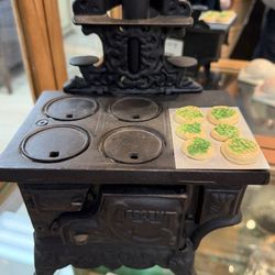 St Matthew's House Boutique Thrift Store - Vintage stove with cookies