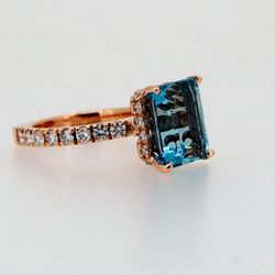 Pierce Jewelers - A beautiful aquamarine, with a rich tone is set in rose gold.