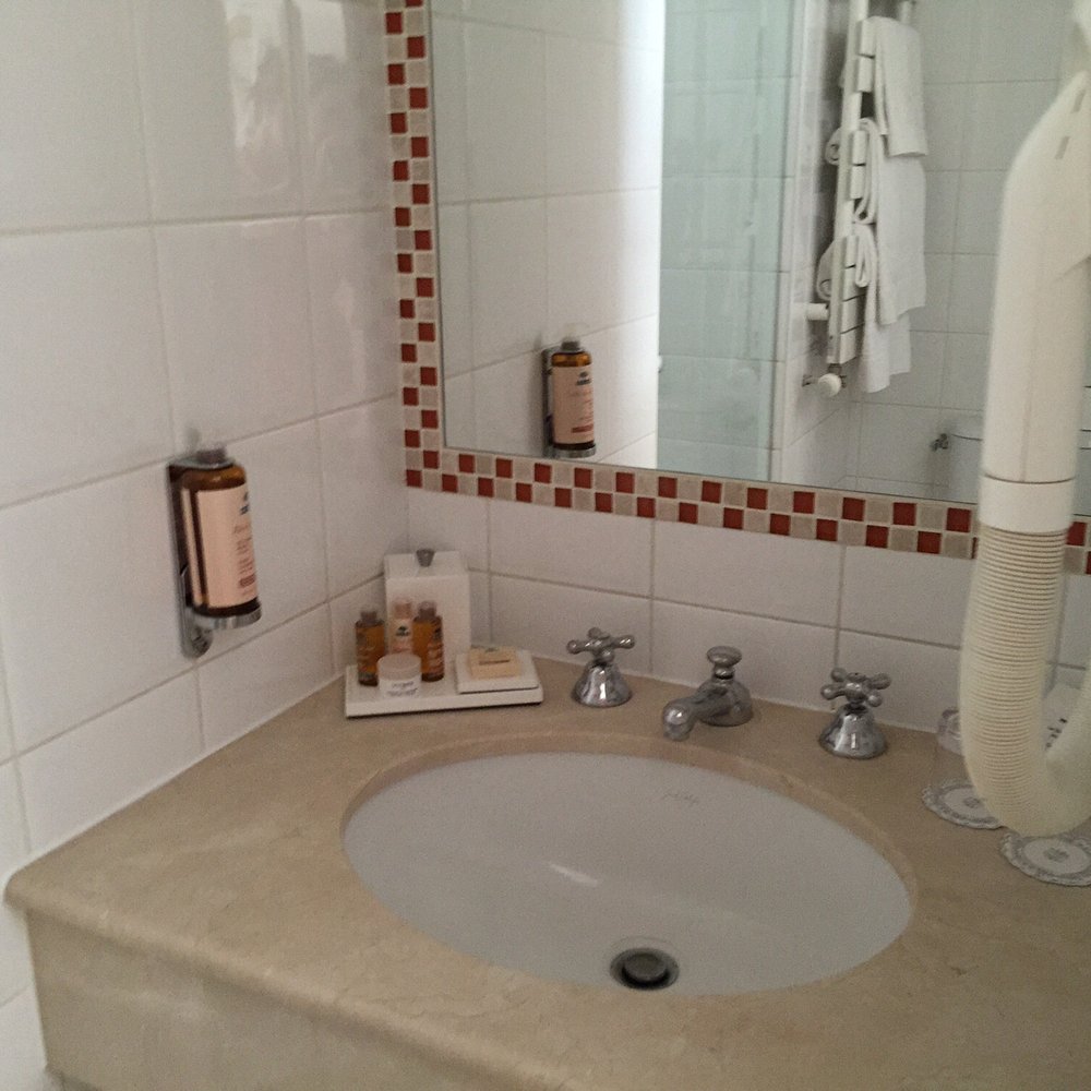 Hôtel Brighton - Standard bath - Hotels Near Me - Paris, 75