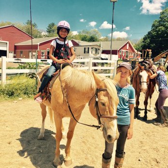Valley View Riding Stables - Horseback Riding Near Me - Dayville, Connecticut