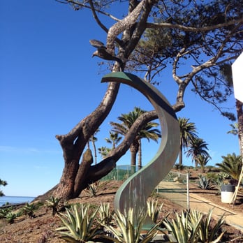 Fletcher Cove Park - Path up to the top of the landscaped park on the north side. - Parks Near Me - Solana Beach, California Fletcher Cove Park - Path up to the top of the landscaped park on the north side. - Parks Near Me - Solana Beach, California