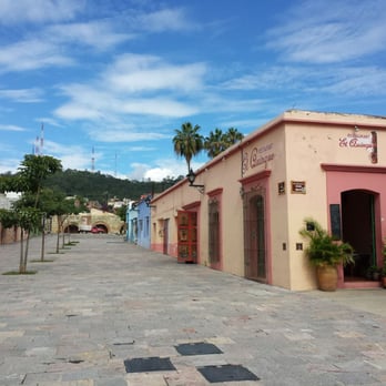 El Quinqué - El Quinqué is located on Plaza Xolotl (known as "Cruz de Piedra" by the locals), one of the most picturesque places in Oaxaca. - International Near Me - Oaxaca, OAX El Quinqué - El Quinqué is located on Plaza Xolotl (known as "Cruz de Piedra" by the locals), one of the most picturesque places in Oaxaca. - International Near Me - Oaxaca, OAX
