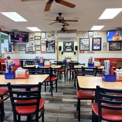Randy’s Barbecue - Dining area