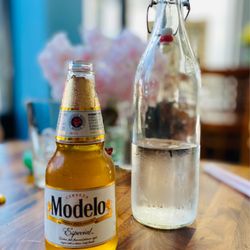 Hilltop's Jamaican Market & Restaurant A1 - Modelo