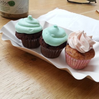Easy-going Bakery - Minz-Schoko und Erdbeer-Cupcake - Bakeries Near Me - Vienna, 9