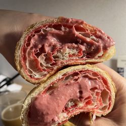 Boulangerie Épi'Fanny - Inside of the Raspberry Croissant (4/5)