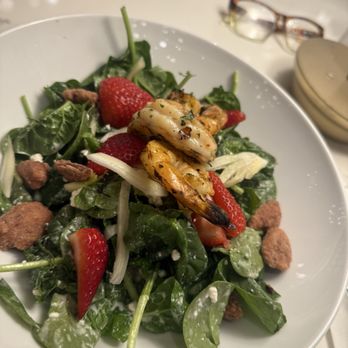 Vida - Strawberry salad - American Near Me - Las Vegas, Nevada
