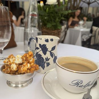 Ralph's - They bring you caramel corn to have with your coffee after dinner - American Near Me - Paris, 75