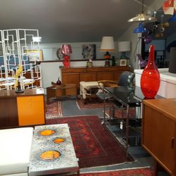 Pedlar's Antiques & Interiors - Retro upstairs