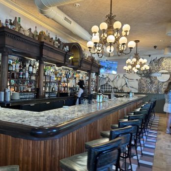 DeNuccis - Interior - New American Near Me - Lincoln Park, Illinois
