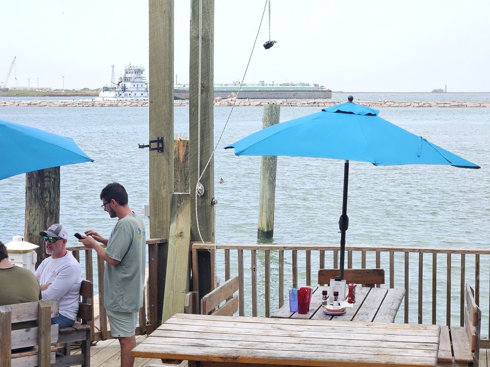 Virginia's On The Bay