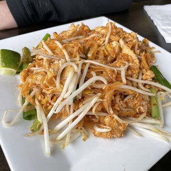 Bai Bua Thai Kitchen - Pad Thai Noodle - Thai Near Me - Keizer, Oregon