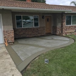 Cova Concrete - Custom Front Porch Concrete Design - Curved Border Finish