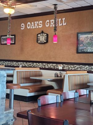 9 Oaks Grill by null