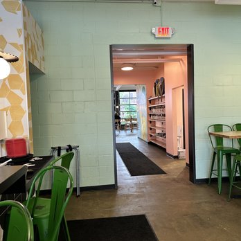 Baileys' Range - Hall leading to more dining space - Beer Bar Near Me - St. Louis, Missouri